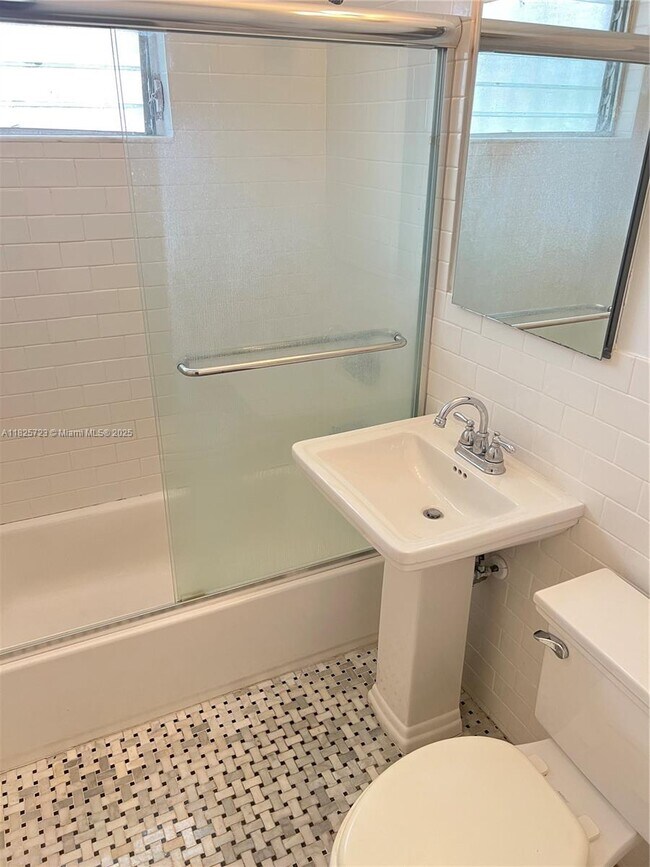 Foto del edificio - 550 NE 76th St