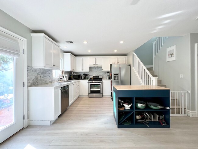 Building Photo - COMING SOON!  3BD/3BD UPDATED HOME IN RHOD...