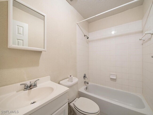 Building Photo - 4629 Bayshore Dr