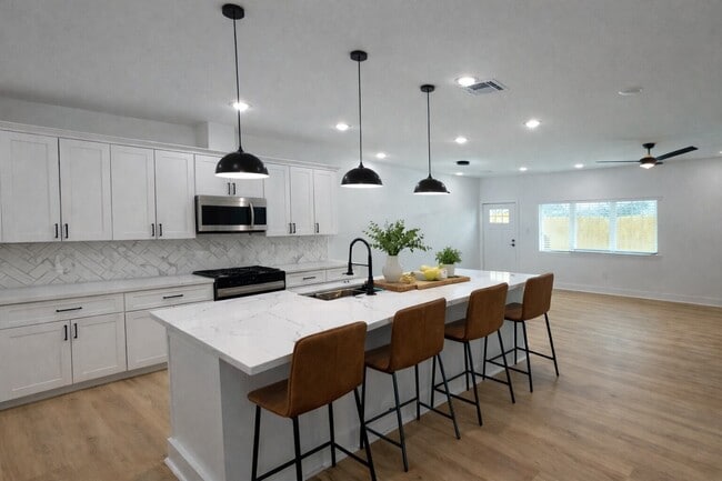 Building Photo - 1806 Benson St