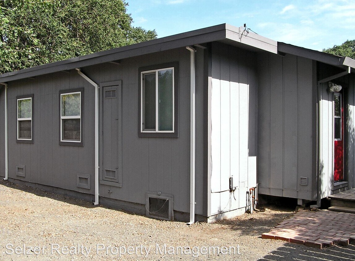 131 Ford St Unit B, Ukiah, CA 95482 Room for Rent in Ukiah, CA