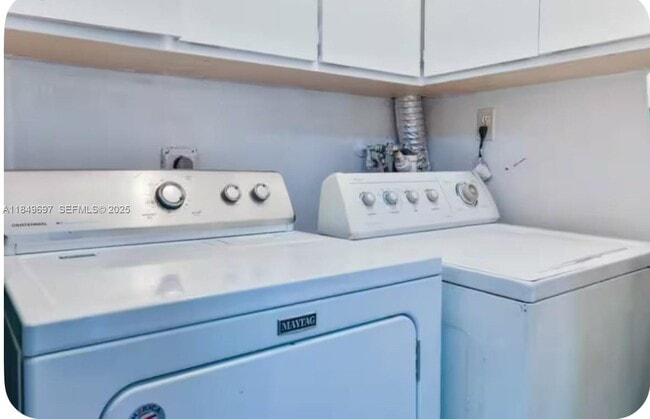 Foto del edificio - 2591 Riverland Dr