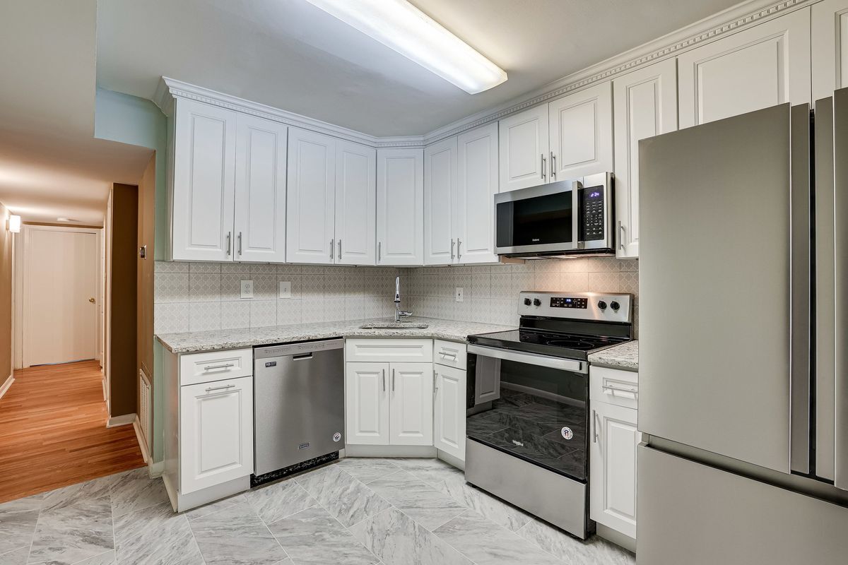 Foto del edificio - 2210 Springwood Dr