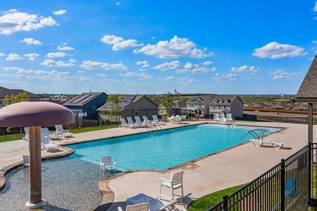 Foto del edificio - Luxury Duplex | 3 Bed/2 Bath | 1-Story | Covered Deck | Near Randolph AFB & Ft Sam
