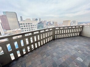 Building Photo - 2016 Main St