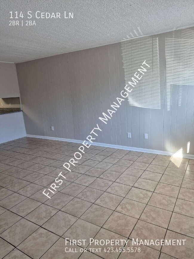 Building Photo - 114 S Cedar Ln