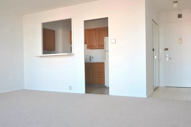 Living room + kitchen - 200 Locust St