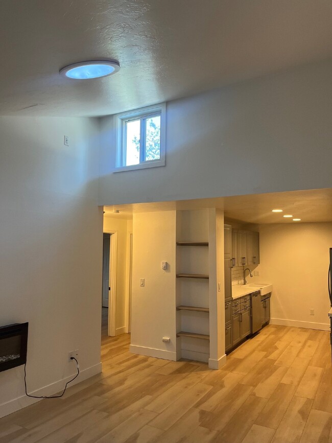 Building Photo - COMPLETELY RENOVATED!!