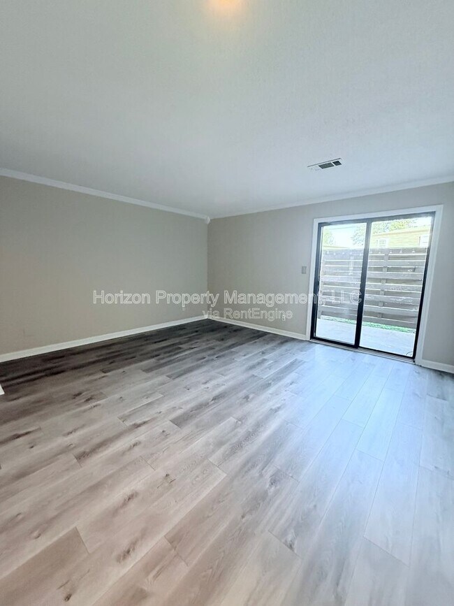 Foto del edificio - 3730 Old Flowery Branch Rd