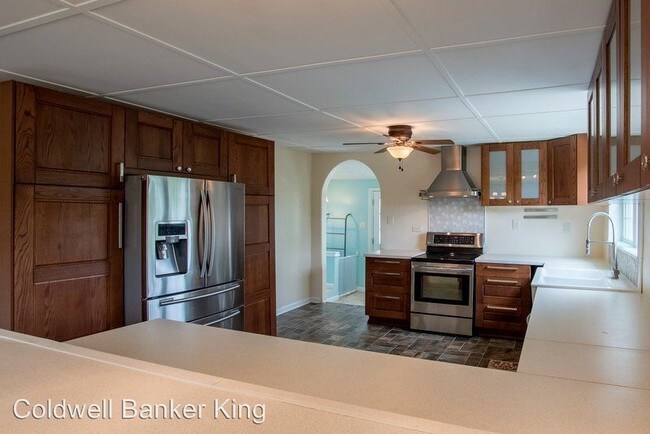 Foto del edificio - 3 br, 2 bath House - 61 Overlook Road