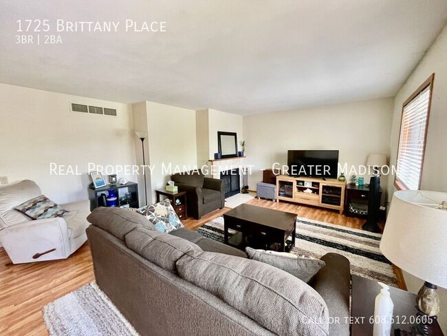 Building Photo - 1725 Brittany Pl