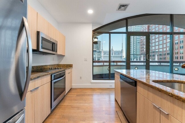 Building Photo - 425 Boylston St