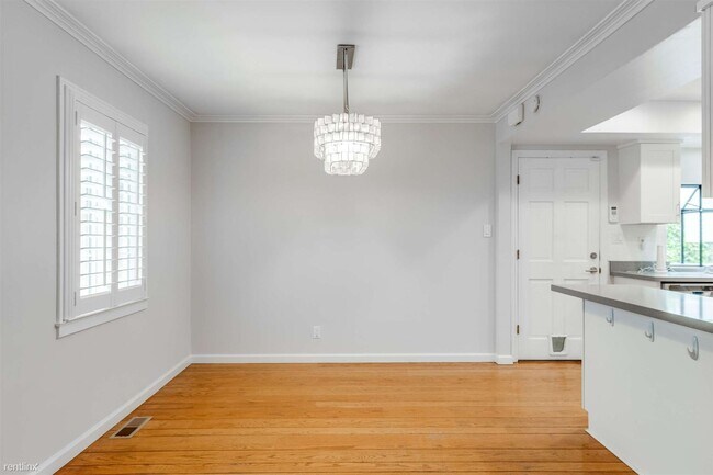 Building Photo - 4 br, 2.5 bath House - 413 Poinsettia Avenue