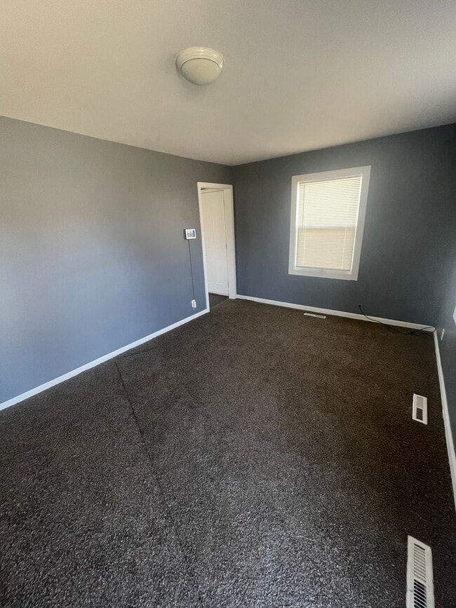 Building Photo - Brick Home with 2 Bathrooms