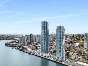 Building Photo - 680 Quayside Dr