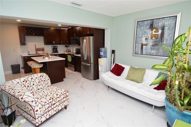 Foto del edificio - 6744 Dairy Rd