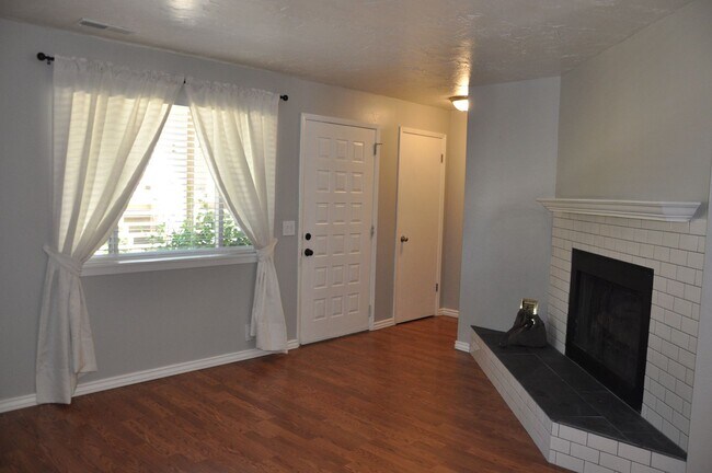 Foto del edificio - Beautiful 2 bedroom on the east side!