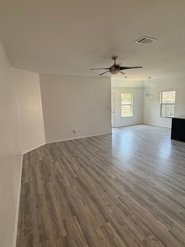 Foto del edificio - 2815 Briarbrook Dr