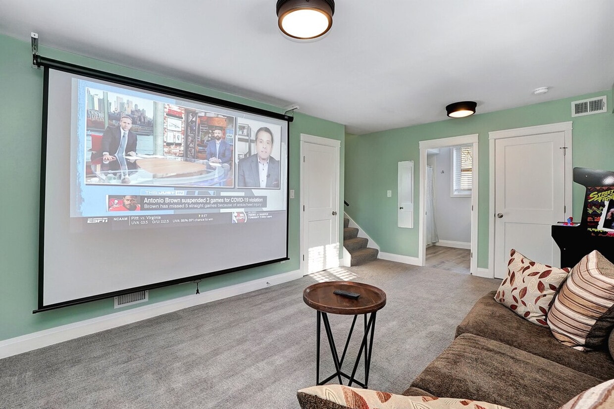 Foto principal - 5321 Webster St