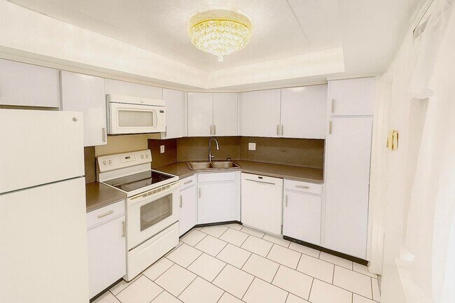 Foto del edificio - 1739 Embassy Dr