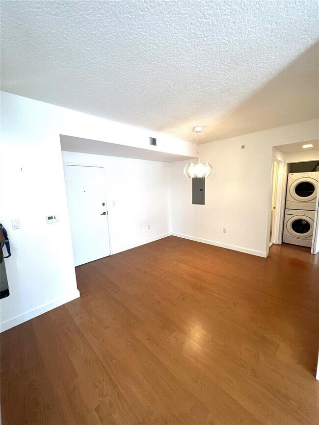 Foto del edificio - 601 NE 23rd St