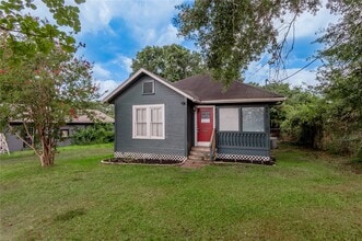 Building Photo - 707 Avenue J