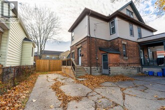 Building Photo - 186 Forsyth St N