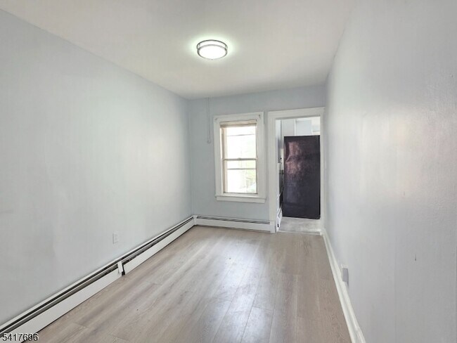 Foto del edificio - 8 Lincoln Ave