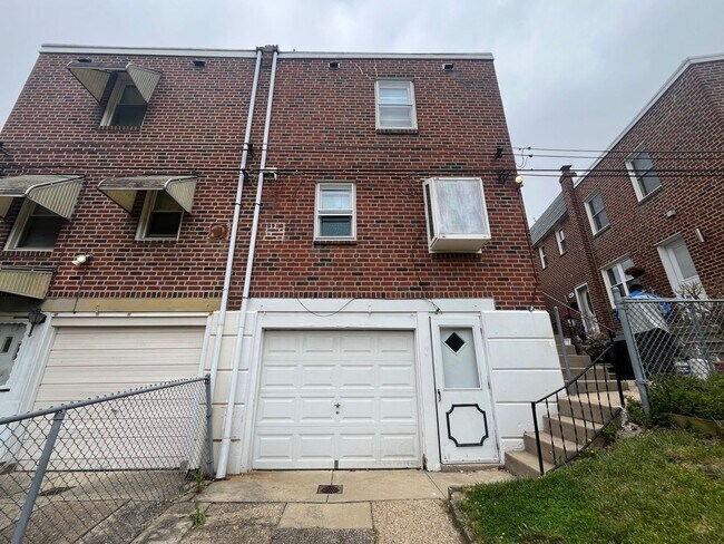 Photo - 3 bed room 1.5 bath House