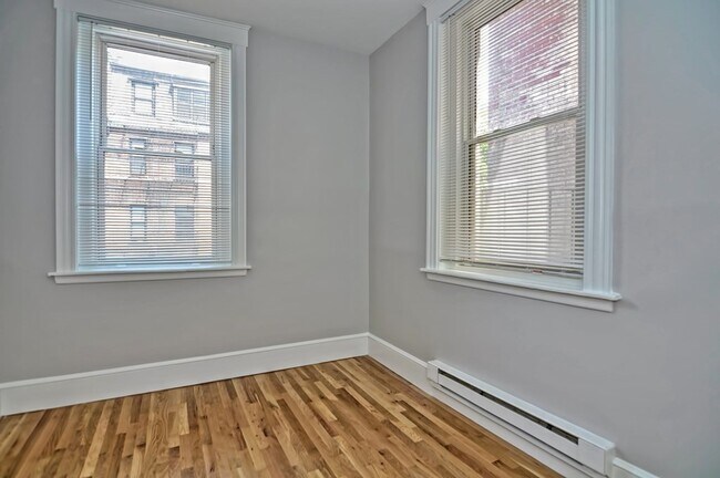 Building Photo - 827 Boylston St