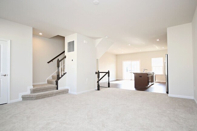 Building Photo - N. Albemarle Townhome Near NGIC/DIA/NGA