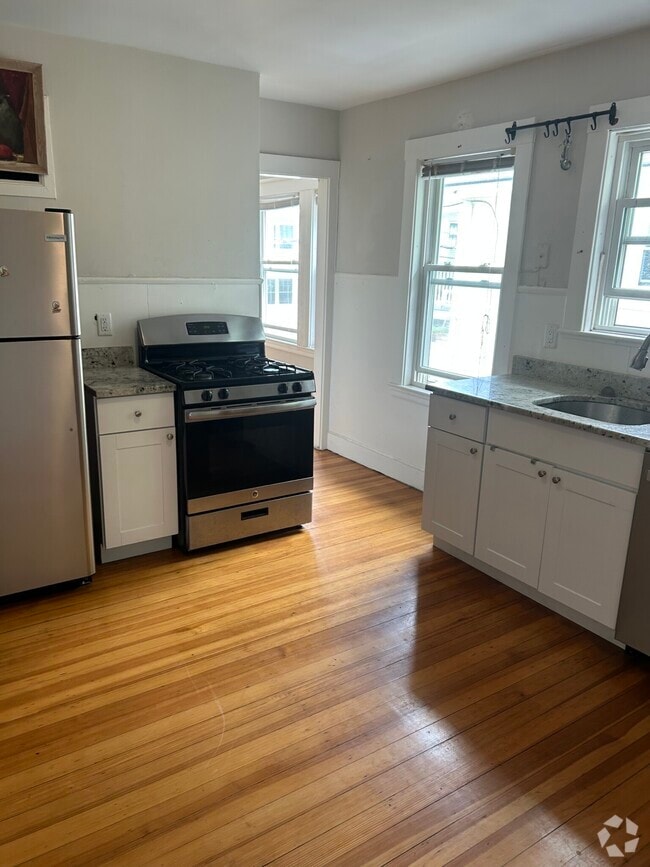 Building Photo - 48 Standish St