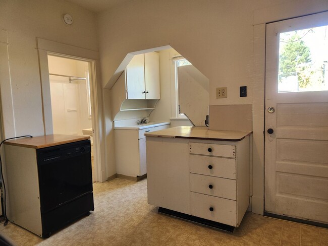 Building Photo - 1011 Billy Frank Jr. St