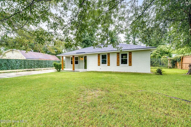 Building Photo - 114 Candlewood Dr