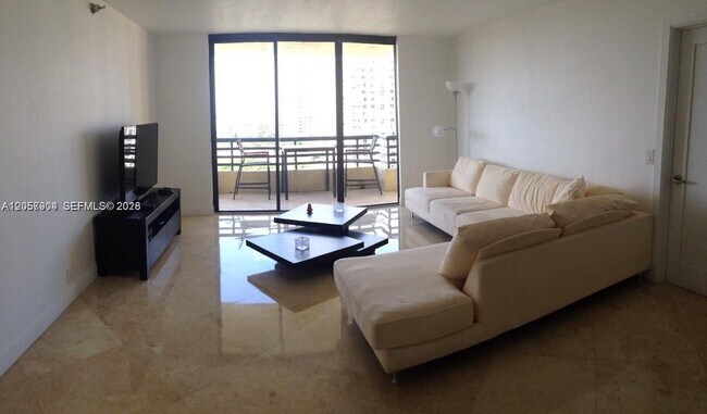 Foto del edificio - 3300 NE 191st St