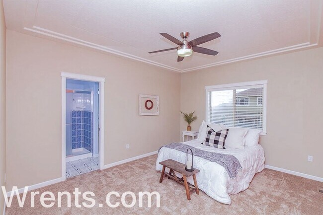 Foto del edificio - Stunning 4 Bed, 3 Bath Home in Gated 5-Mil...