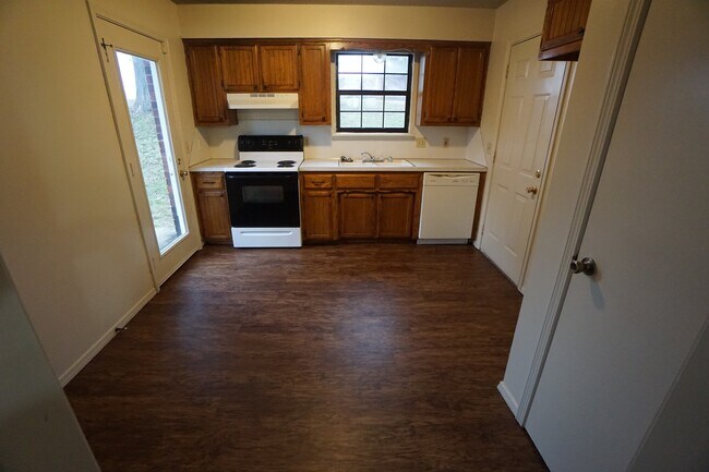 Foto del edificio - 3 BR, 1 BTH, 1 car garage