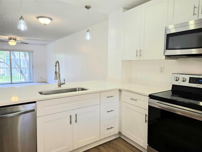 Building Photo - 1100 NW 87th Ave