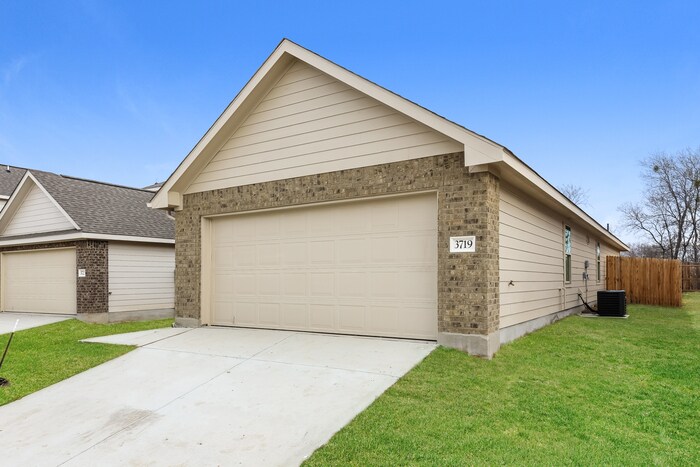 Primary Photo - Somerset Trails - 3719 Somers Crest, San A...