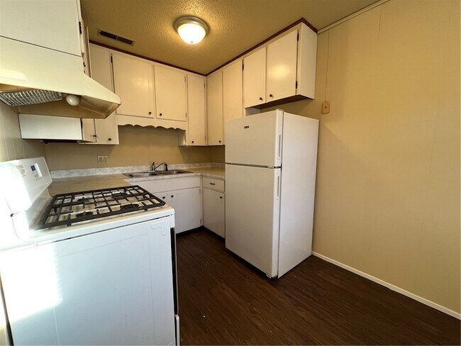 Building Photo - 2010 Theodore Dr