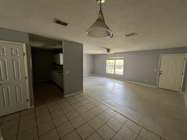 Building Photo - 1091 N Lion Cub Point