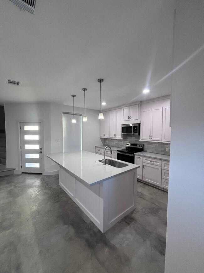 Building Photo - 12204 Hairston Cir