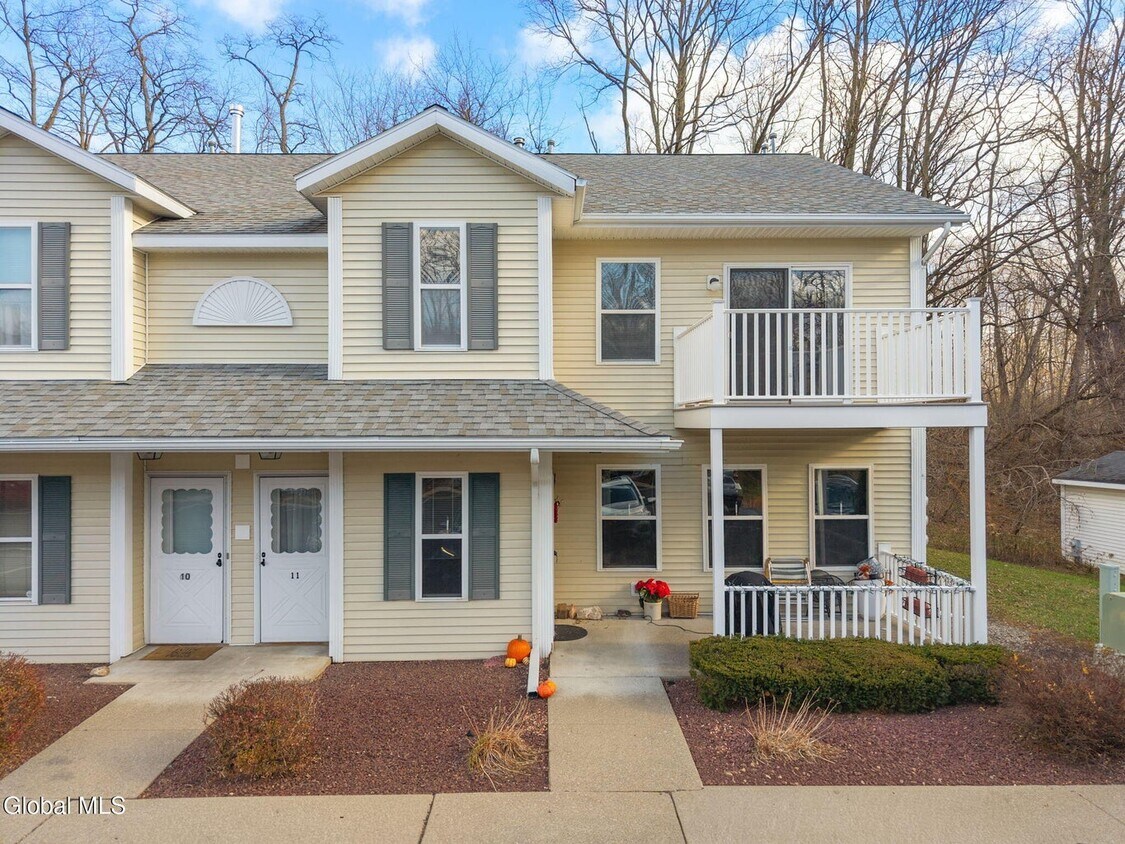 Foto principal - 1911 Cambridge Manor Dr