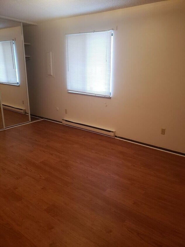 Foto del edificio - One Bedroom - 737 Center Ave - Cuyahoga Falls