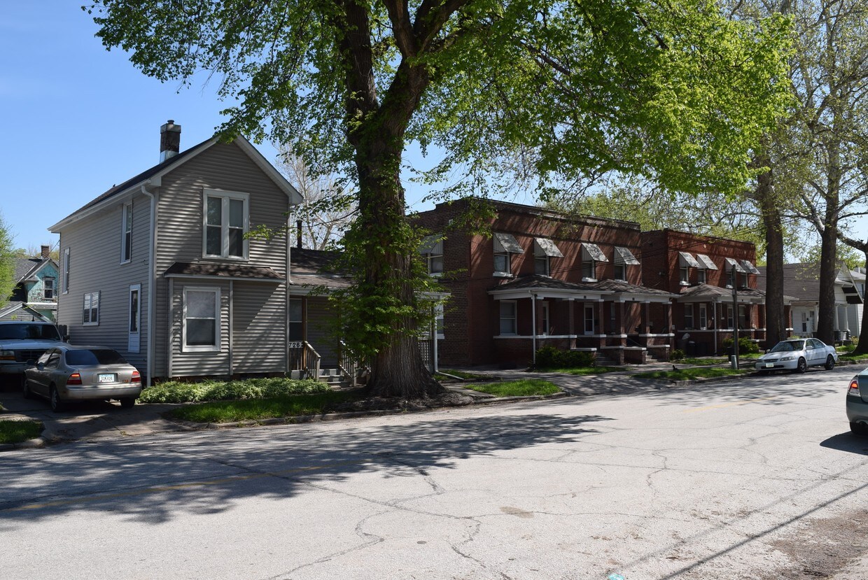 Building Photo - 716 E Washington Ave