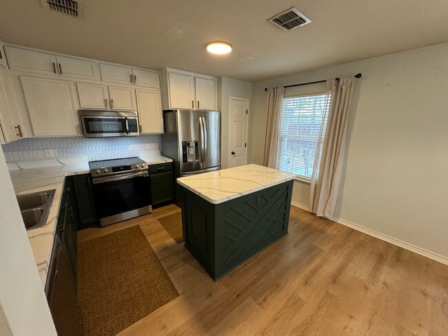 Foto del edificio - 1600 Knight Trail