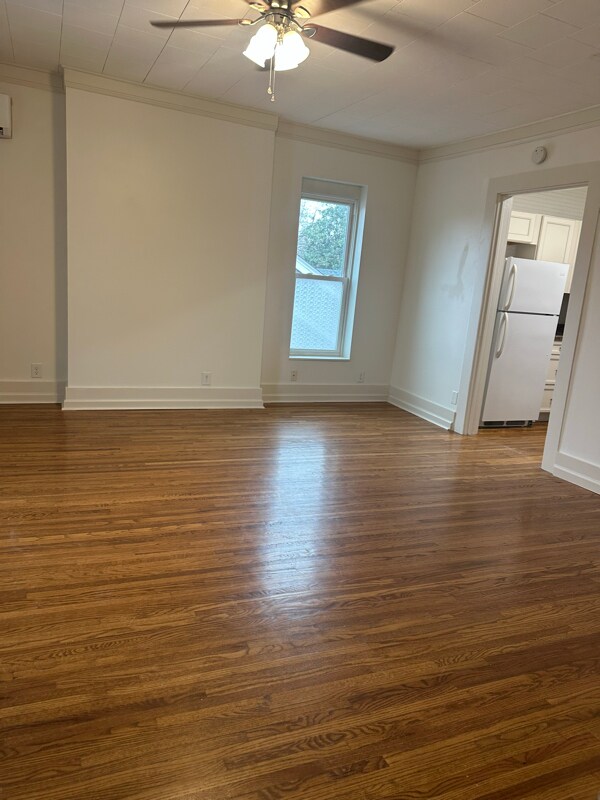 Foto del edificio - 1631 S Main St