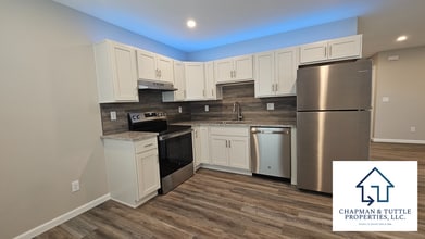 Building Photo - 421 Plymouth St