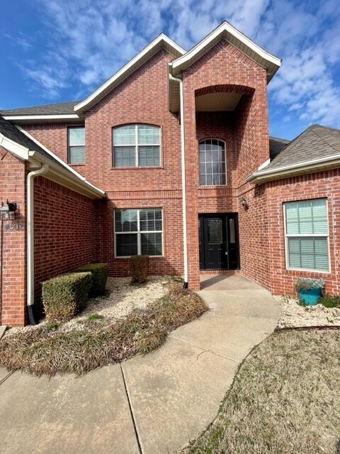 Building Photo - 4502 SW Swinton Dr