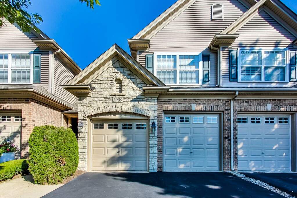 1999 Canyon Creek Dr, Aurora, IL 60503 Townhome Rentals in Aurora IL